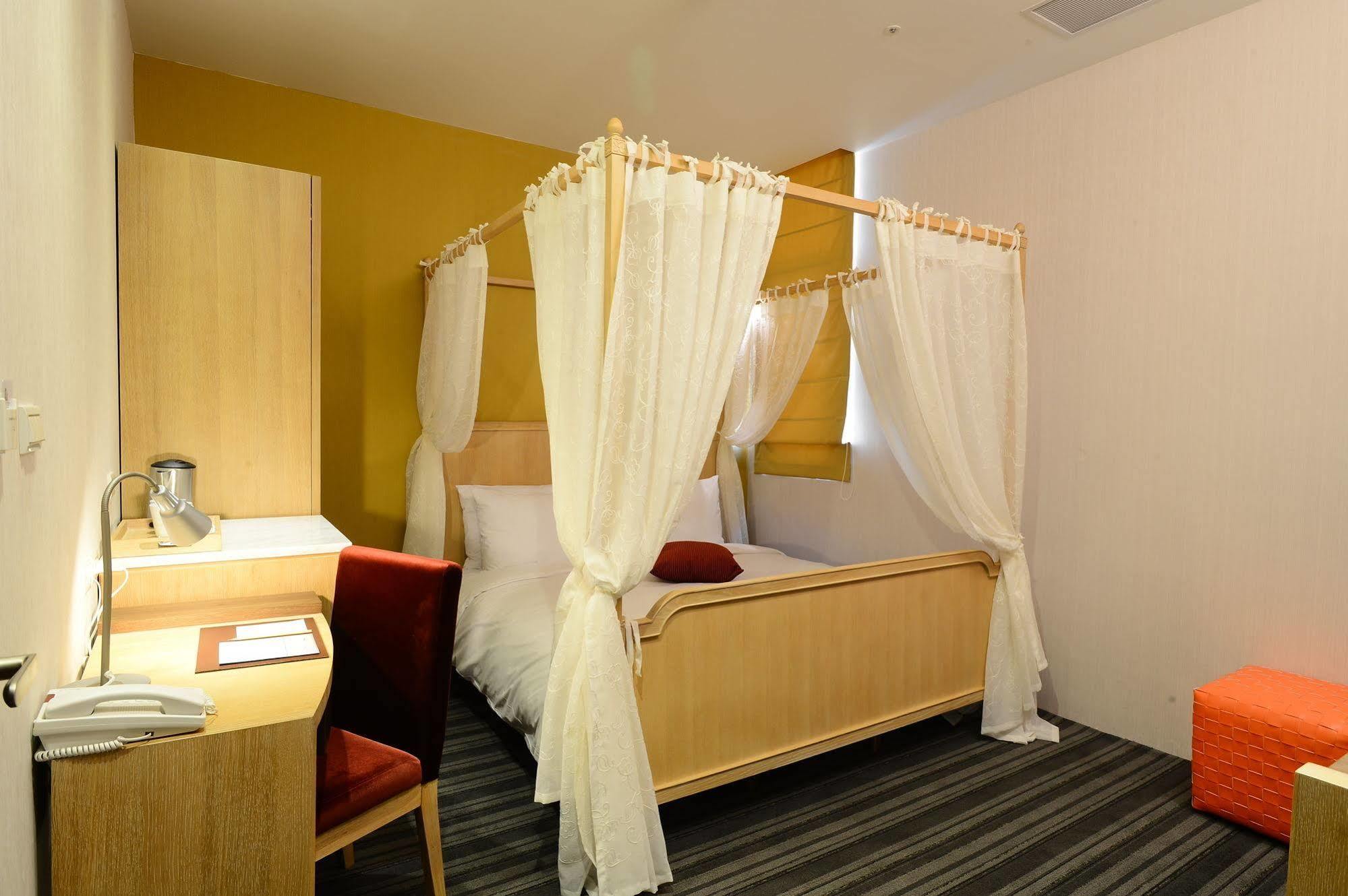 In Young Hotel Kaohsiung Zewnętrze zdjęcie